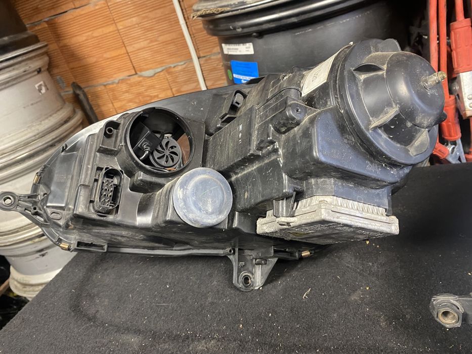 Фарове за vw golf 5 оригинални ксенон