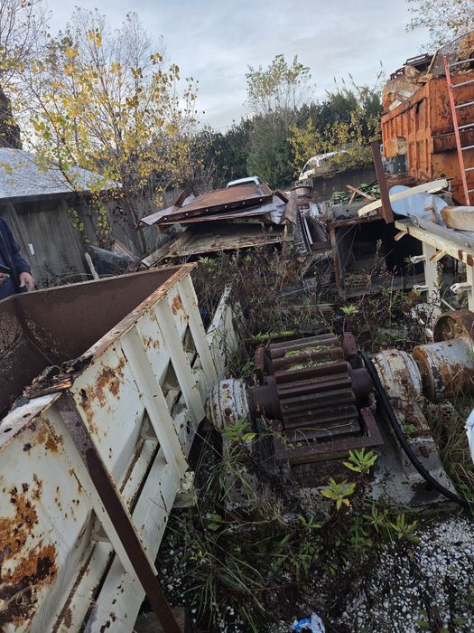 Buncar alimentare cu alimentator vibrant pt stati de sortare