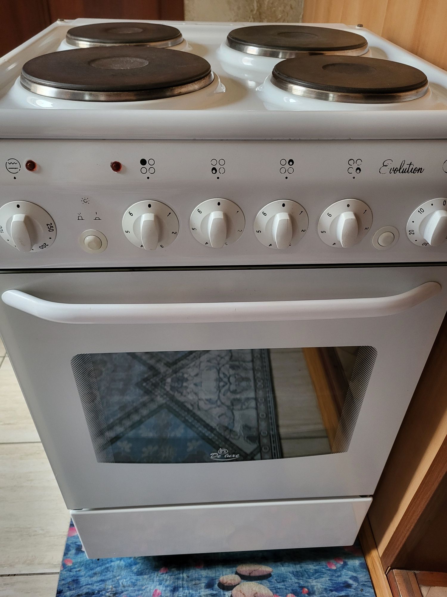 Продам эл.плиту в отличном состоянии.