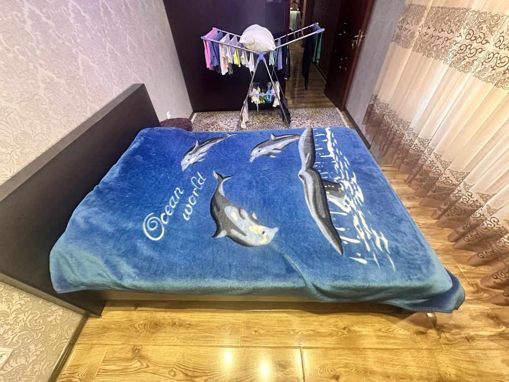 Продаю кровать Queen size
