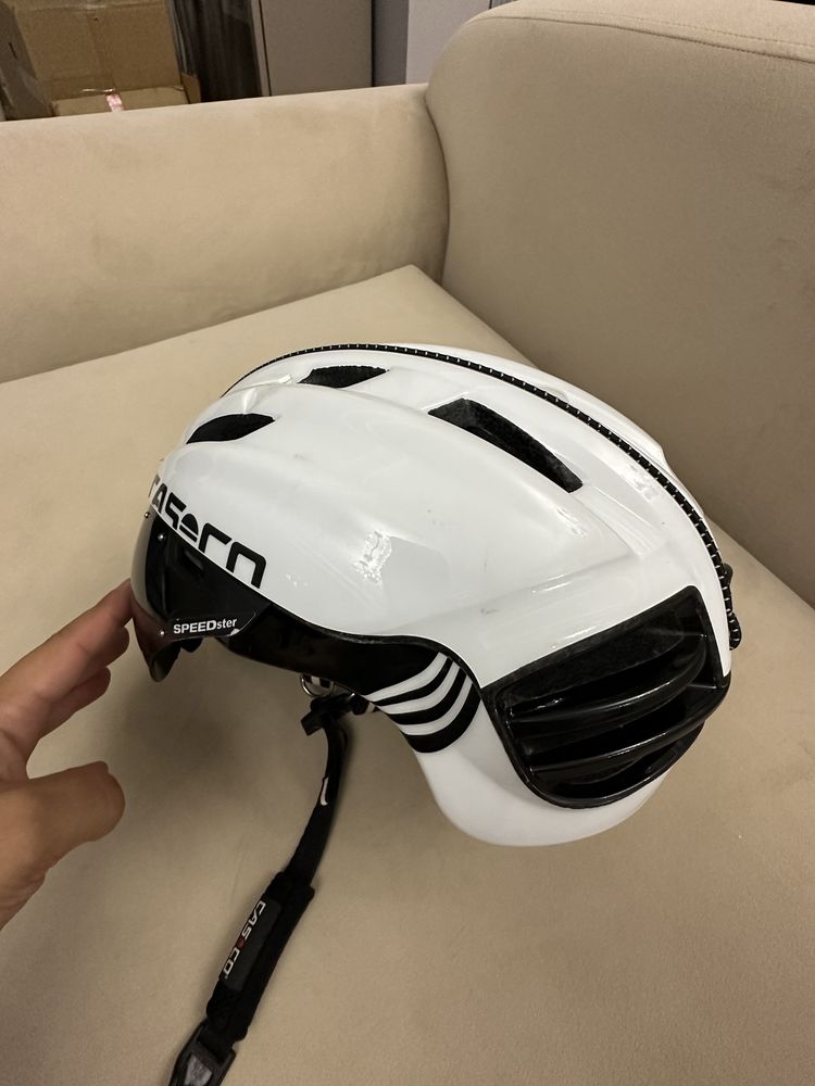 Велошлем с визором Casco