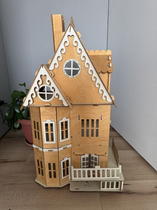 Игрушечный дом для кукол