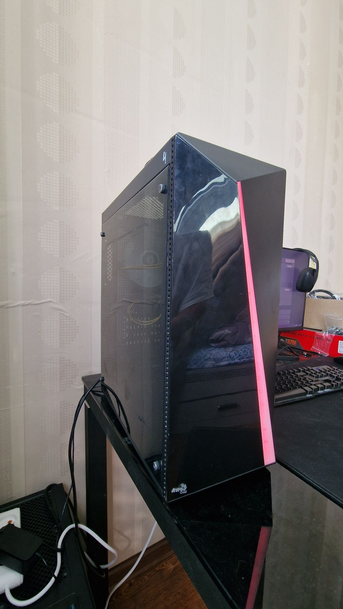 Core i7 6700, DDR4 16GB, GTX 1060 6GB