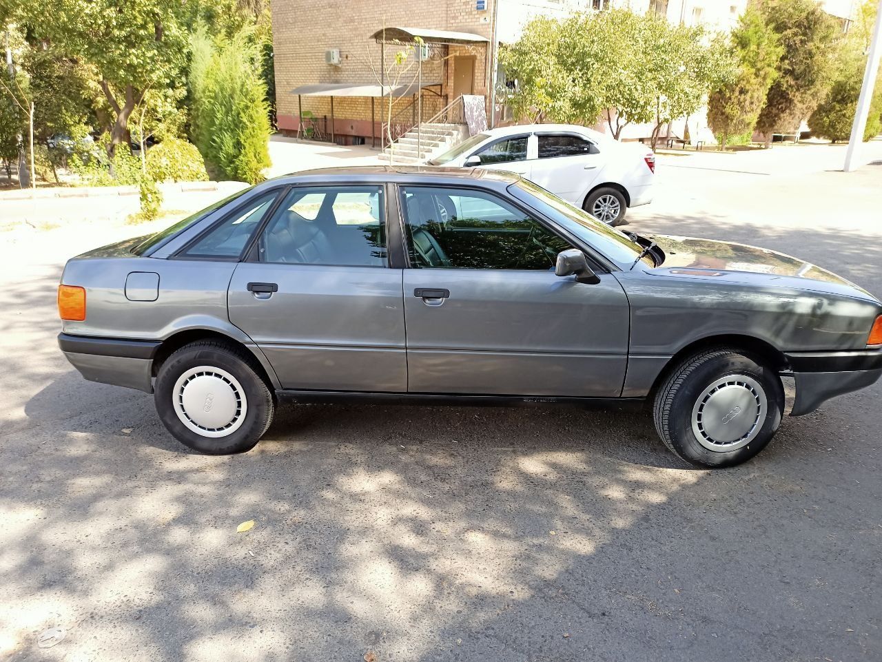 Ауди 80 б3  1990 года.