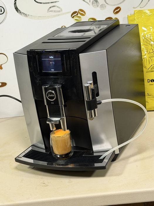 Кафемашина кафе автомат JURA E8 с гаранция