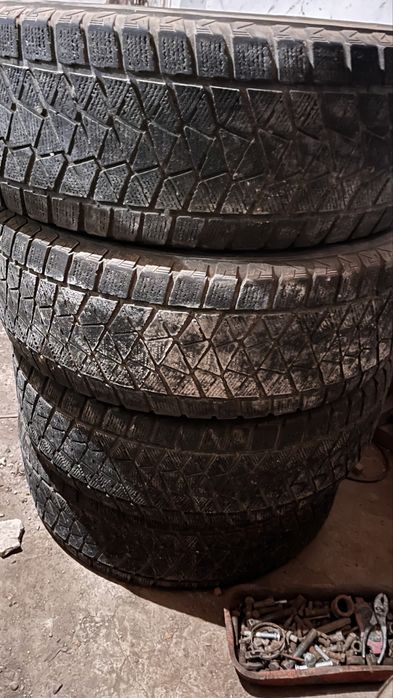 Шины зимние Bridgstone б/у