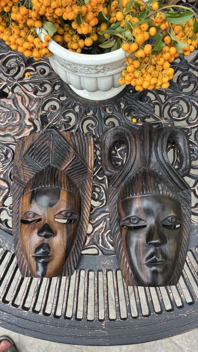 Vând sculpturi din lemn.