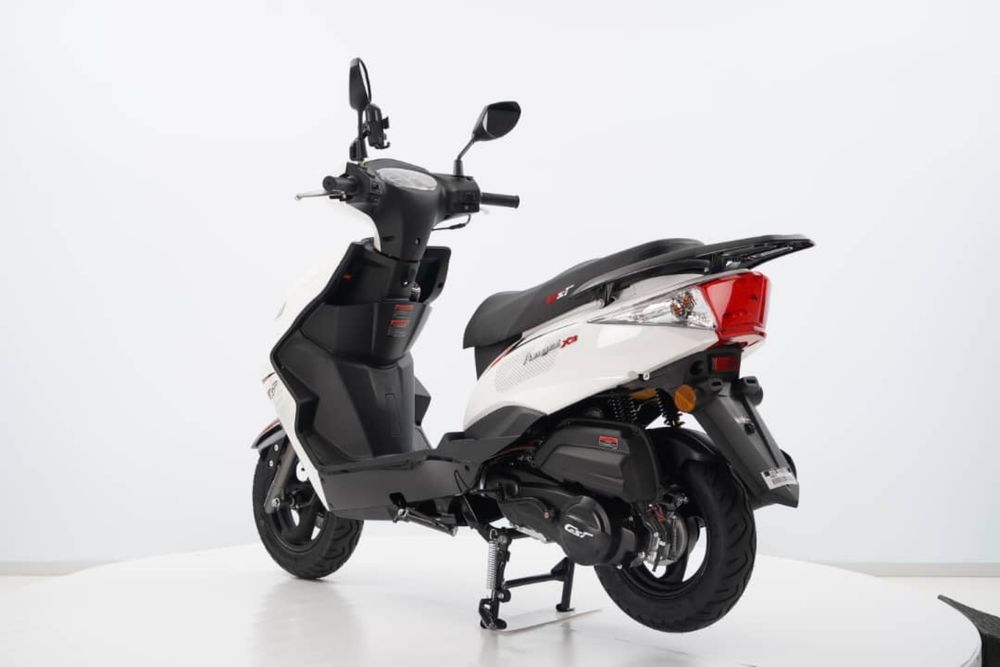 Скутер Gst 150cc шлем в подарок