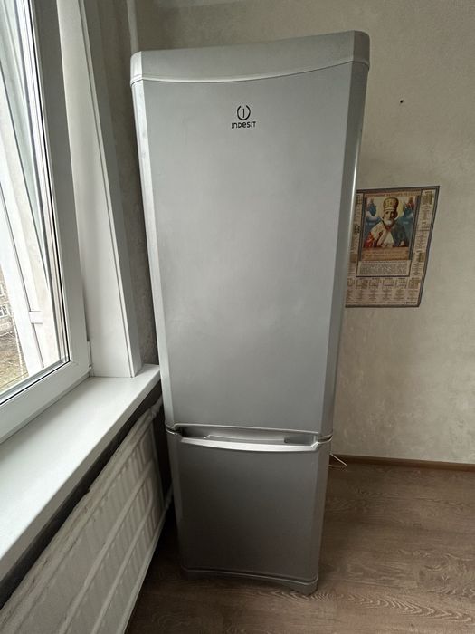 Продам холодильник