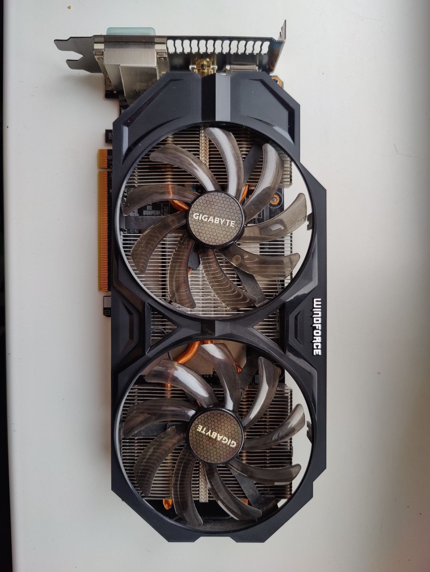 Продам видеокарту Gigabyte GTX 760 Winforce 2Gb 256bit