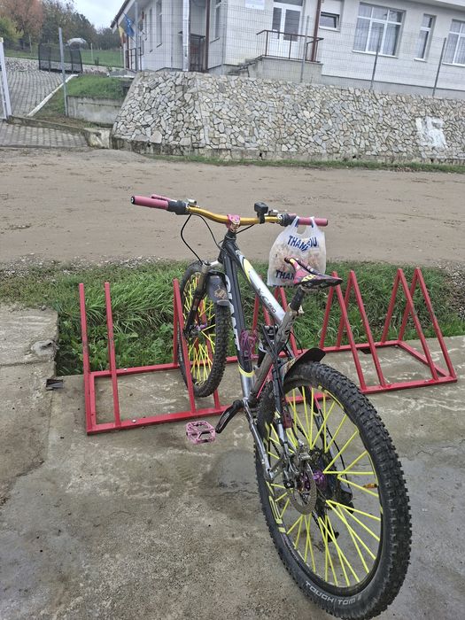 Bicicletă giant full suspension
