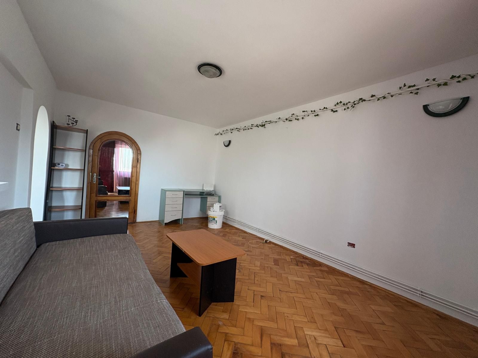 Vând apartament zona UTA