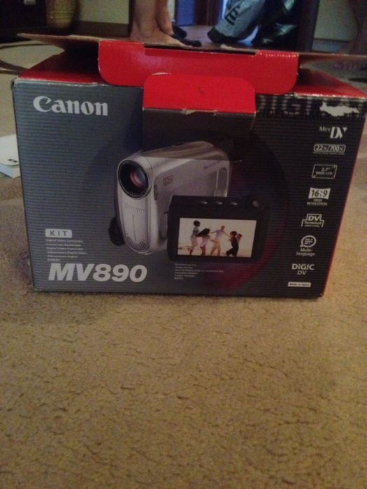 Видеокамера Canon mv890