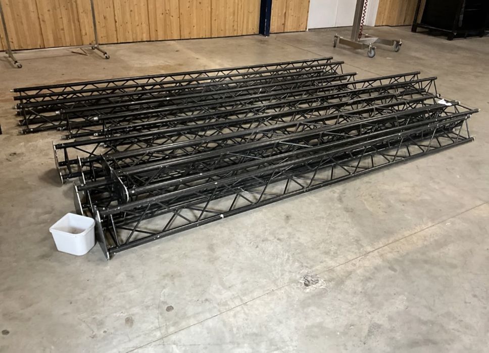 Професионална Модулна Сцена – 16 кв.м + Тръс Конструкция (Комплект)