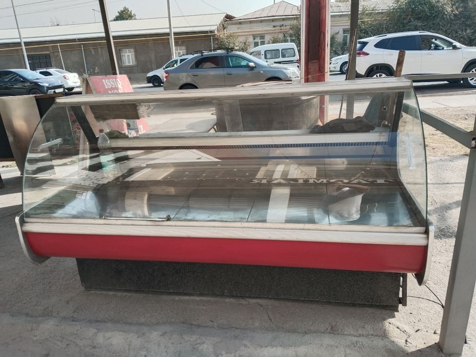 Продам холодильник для кафе все работает