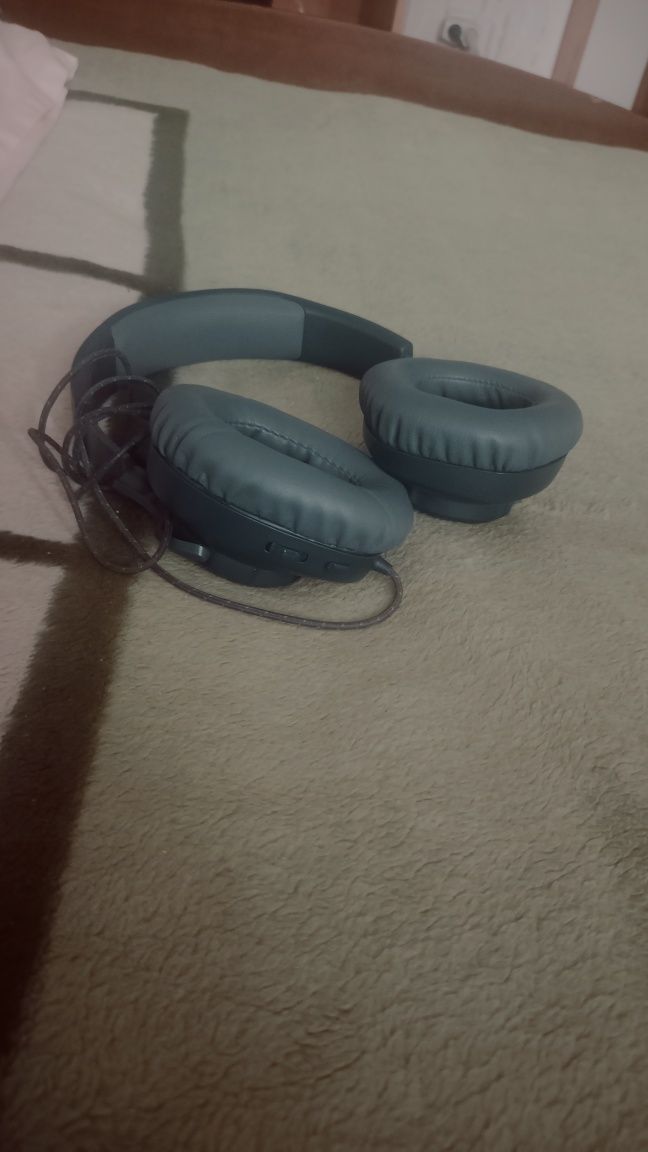 Наушники JBL 100 quantom