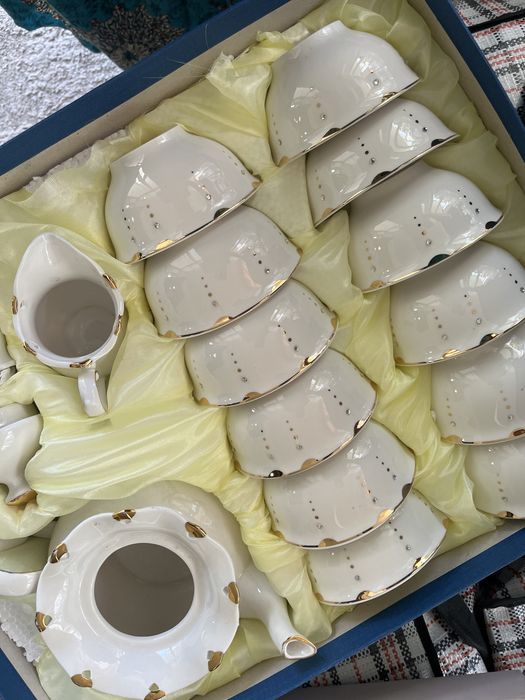 Продам набор пиалок и чайники