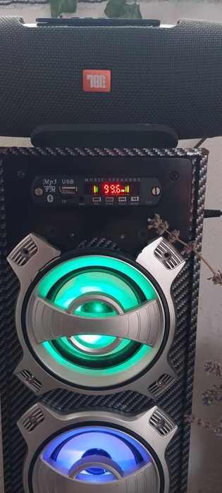 Boxa activa cu 3 difuzoare și led