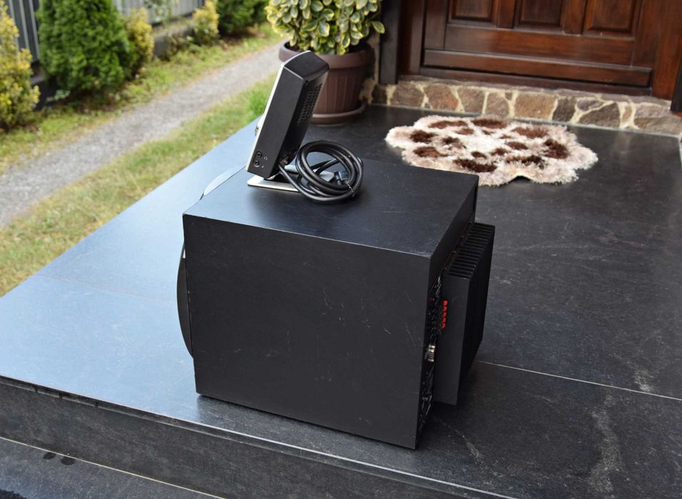 Subwoofer activ Logitech Z5500, sistem de amplificare 5.1