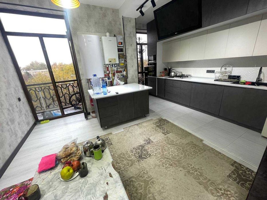 Срочно продается квартира Дуплекс, 5 комнат, На Учтепинском районе.