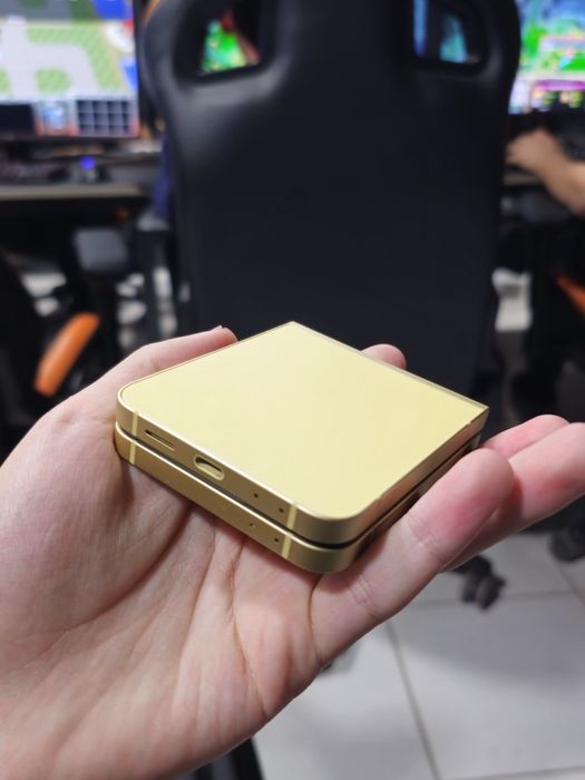 Срочно z flip 6 сотилади
