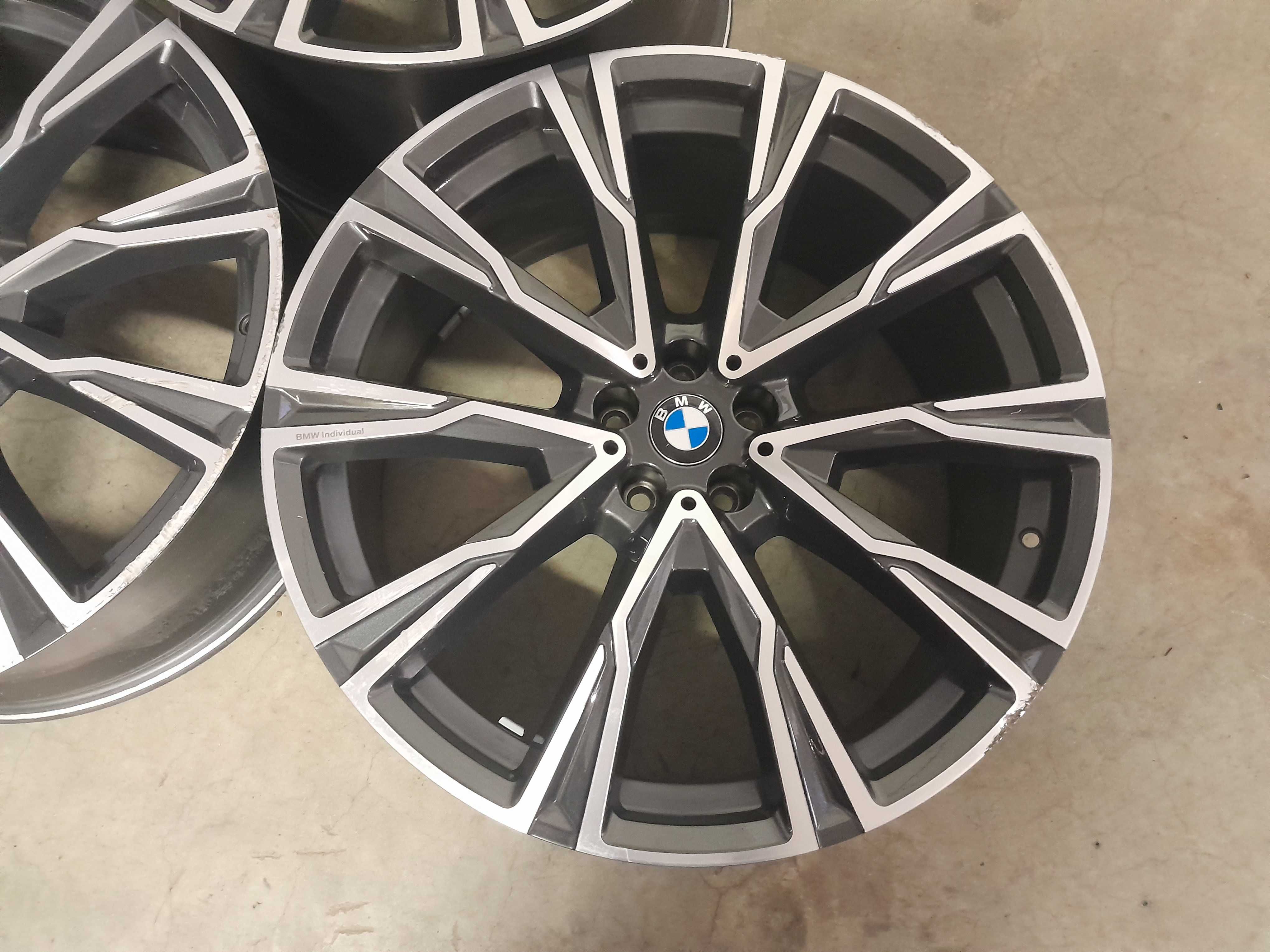 Doua jante fata si una spate 22 toli oem bmw X7 G07 bmw 8074222