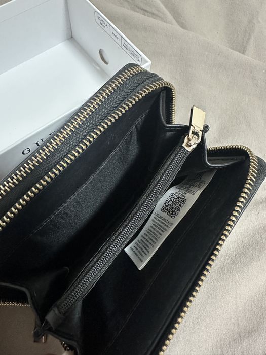 Калъф за телефон и портмоне на Guess