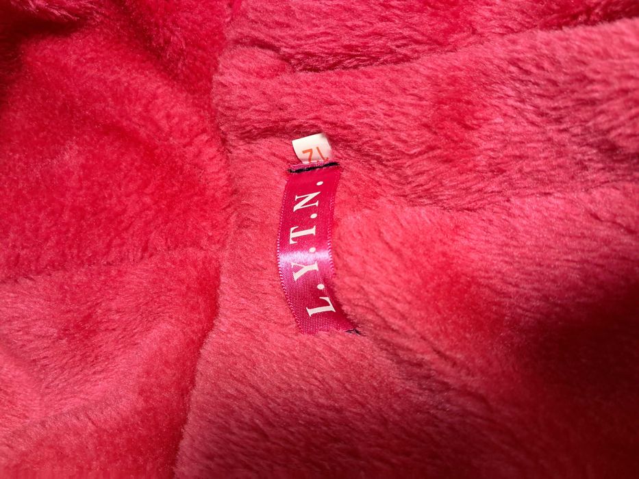 Зимно яке и два космонавта