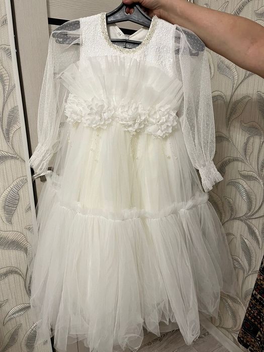 Продам белый платье