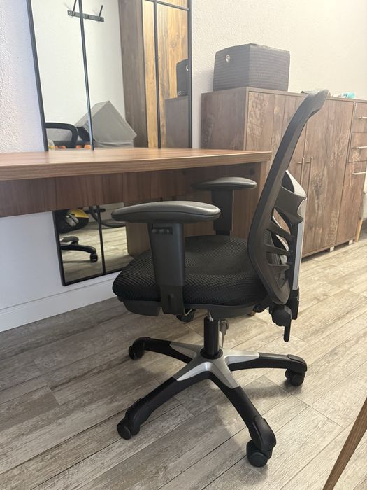 Birou + scaun ergonomic