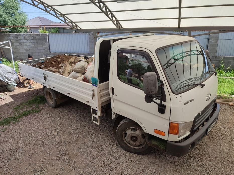 Вывоз строительных мусора бортовой газель в паркинг доставка тбо