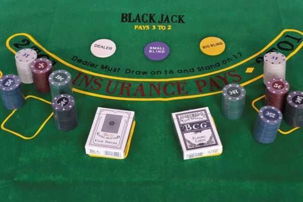 Trusa Poker 200 Jetoane Inscriptionate în Cutie Metalica. SIGILAT!