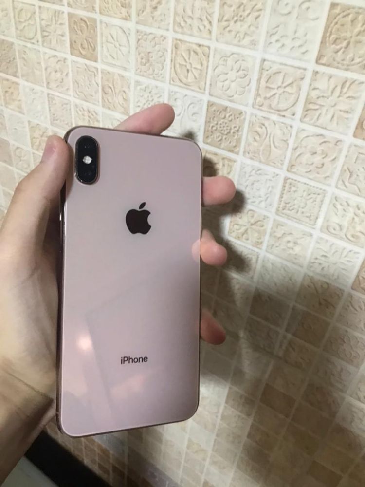 Iphone xs max gold