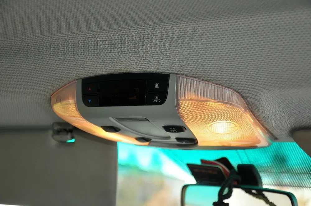 Mercedes-Benz Vito Automat / 8+1 / Xenon / Navi / Clima spate