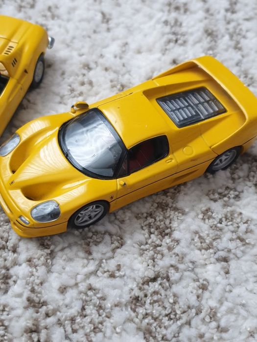 Vand doua machete Ferrari