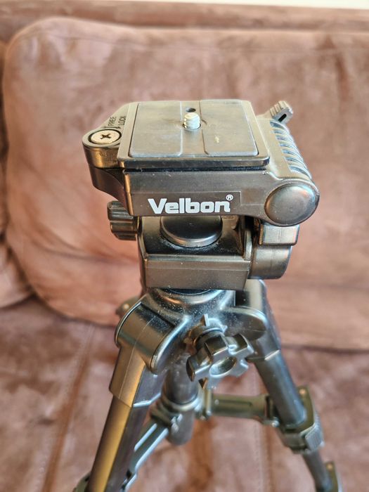 Продавам 2бр малко използвани статива Velbon CX 586 и CX mini