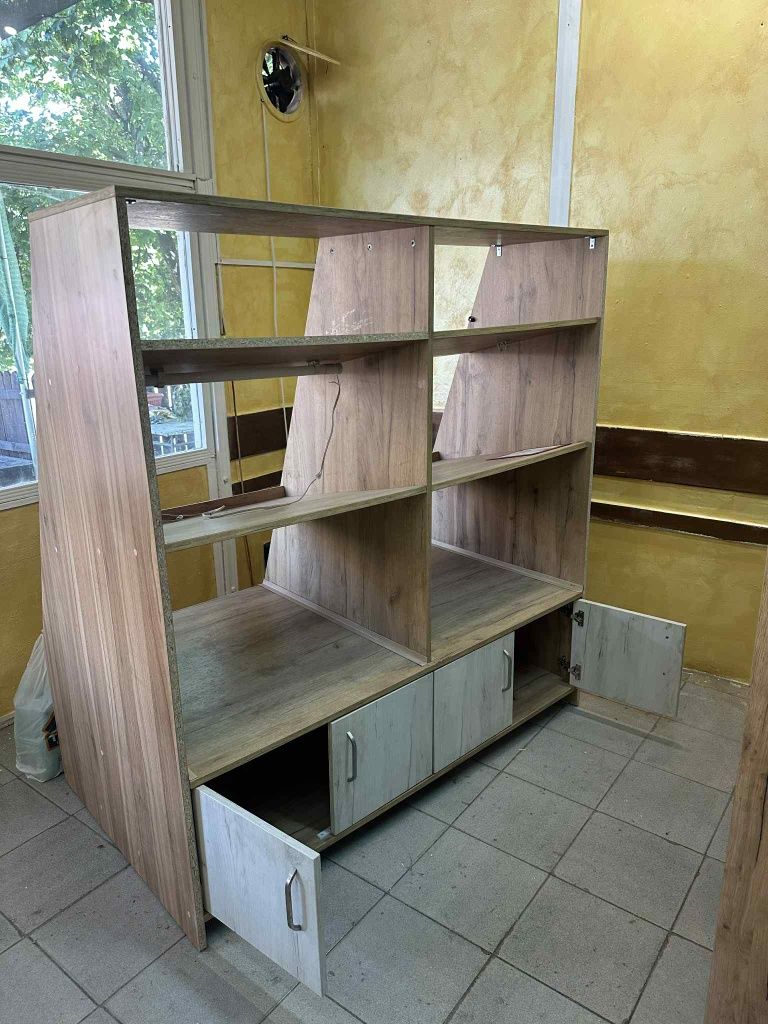 Продавам витрина за закуски