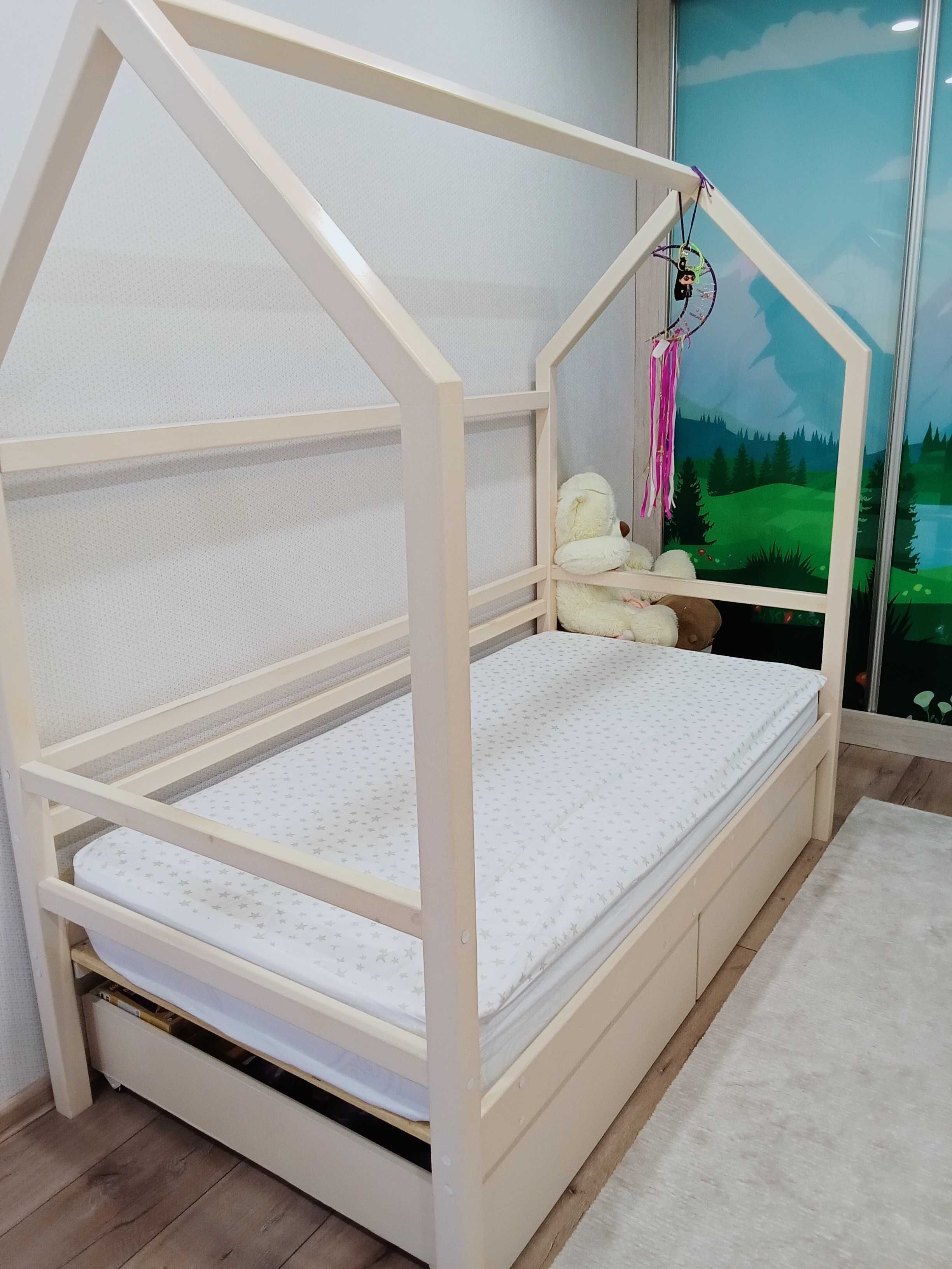 Продам детскую деревянную кровать