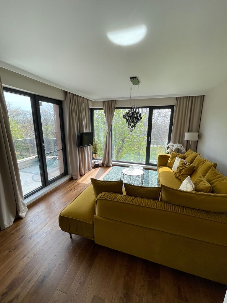 Продава се Двустаен апартамент в Варна, Морска градина - 85 кв.м за 4683 €/кв.м - Снимка #5