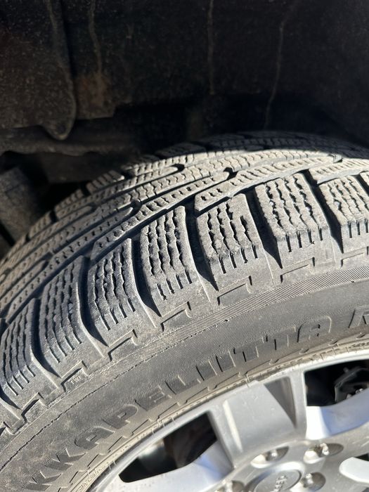 Продам резину nokian 235 65r17