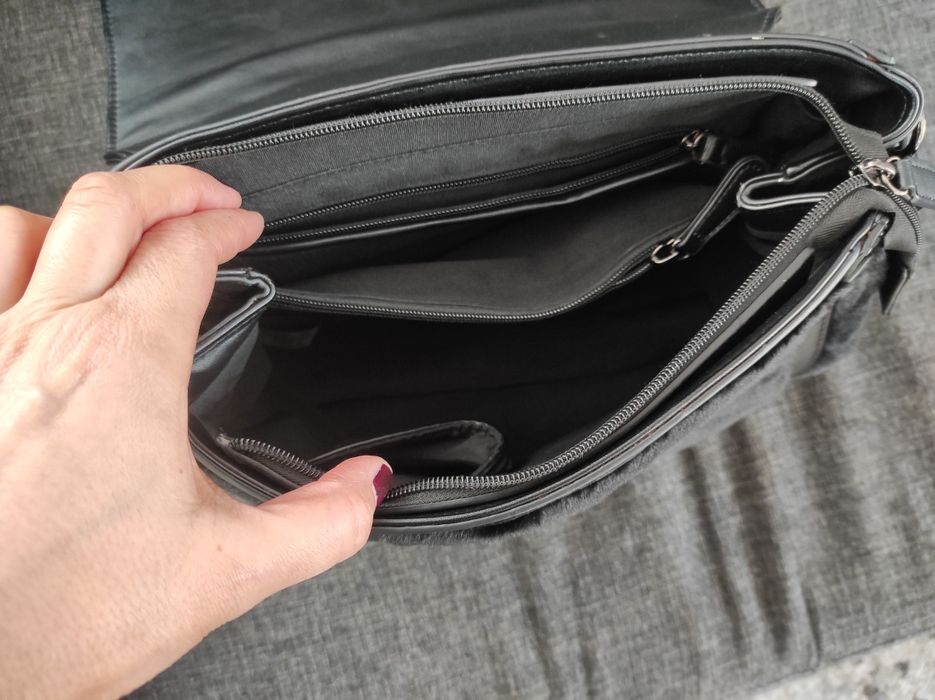 Черна много ефектна чанта с еко кожа