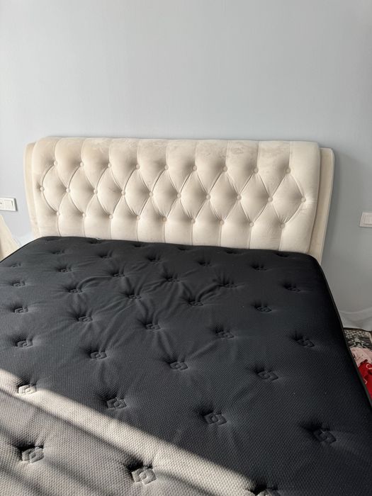 Продается кровать с матрасом в отличном состоянии