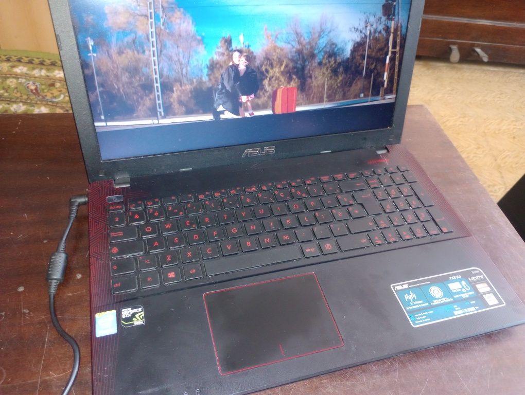 Asus cu Intel i5 și video dedicat 2 gb, 8 GB, Bluetooth ,Full HD