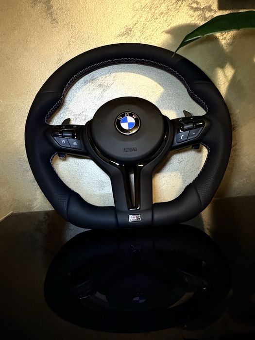 Volan BMW M PERFORMANCE cu Padele si Airbag - Compatibilitate larga