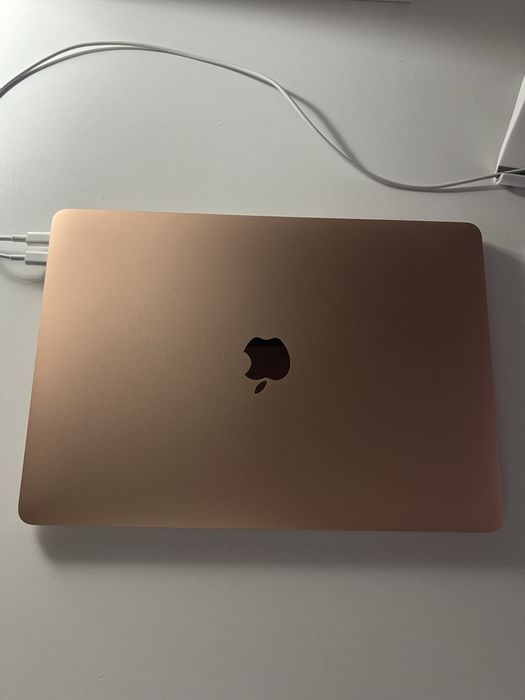 Macbook Air m1 (куплен у Мечты) хорошее состояние