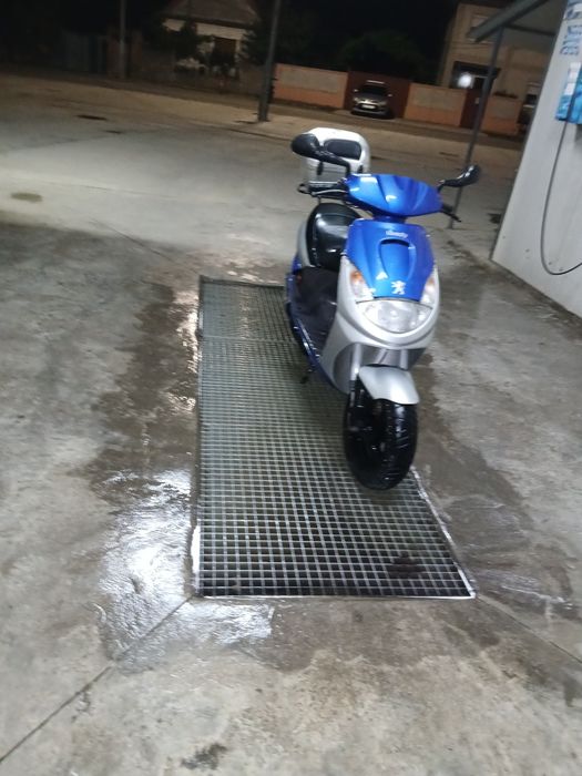 Scuter Peugeot în stare foarte bună