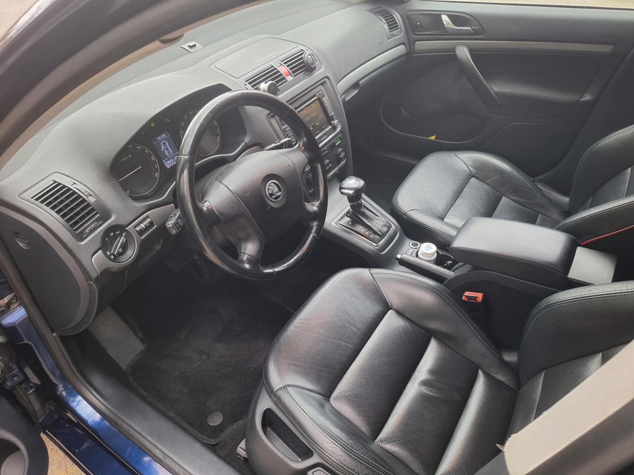 Vând Skoda Octavia 2 DSG