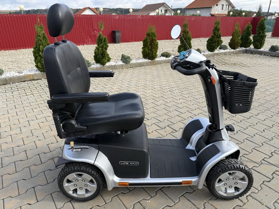 SCUTER ELECTRIC BATRANI Dizabilitati roti mari Pride made in America
