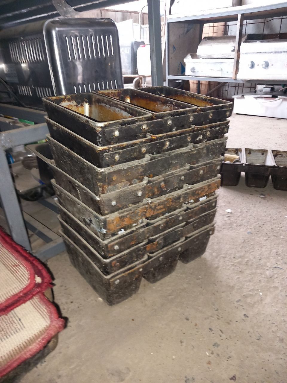 Кондитерский жихозлар, бухонка учун газли печ  ва бошкалар.