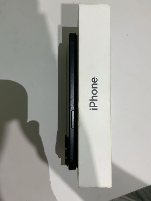 iphone 15 black 128gb , 77 процента капацитет на батерия